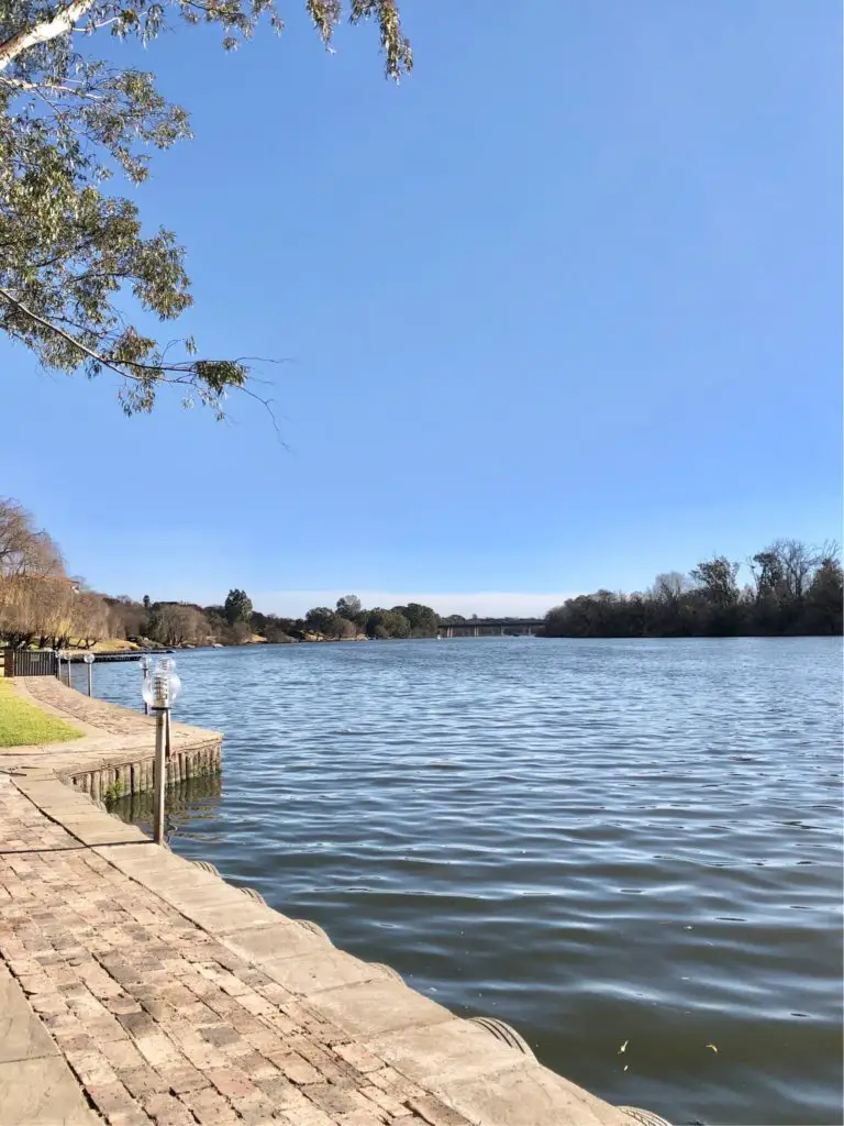 Vaal river at Pont de Val